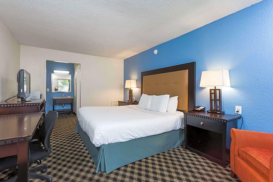 Photo 1 of 1 of 1 King Bed, Accessible, Smoking
