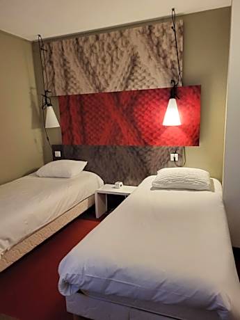 Standard Room with Double Bed and Twin Beds