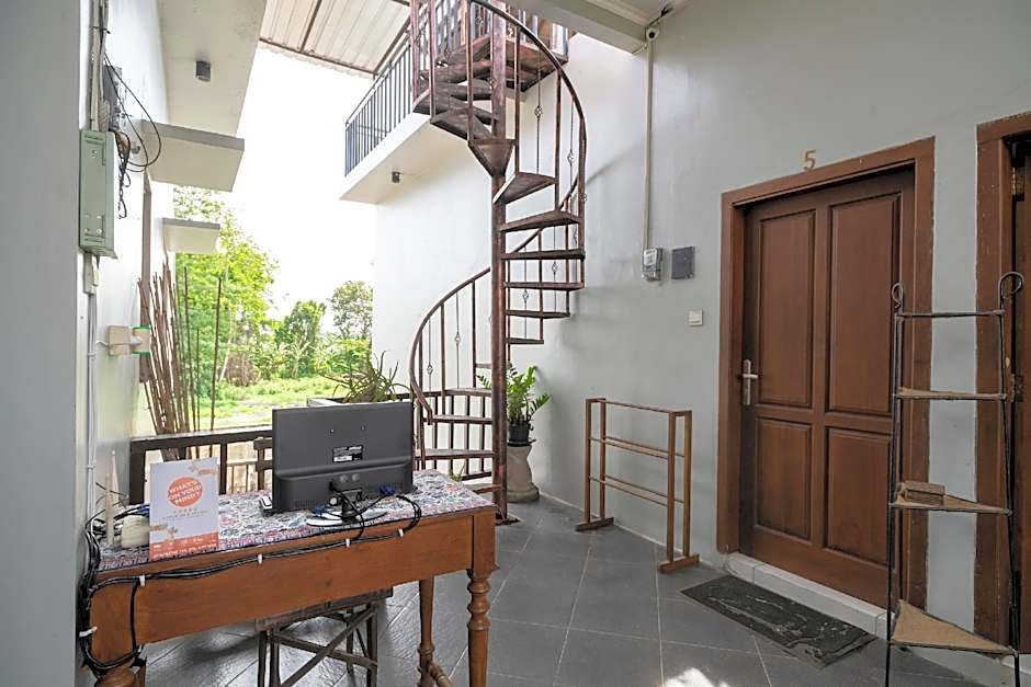Super OYO 2417 Panen House