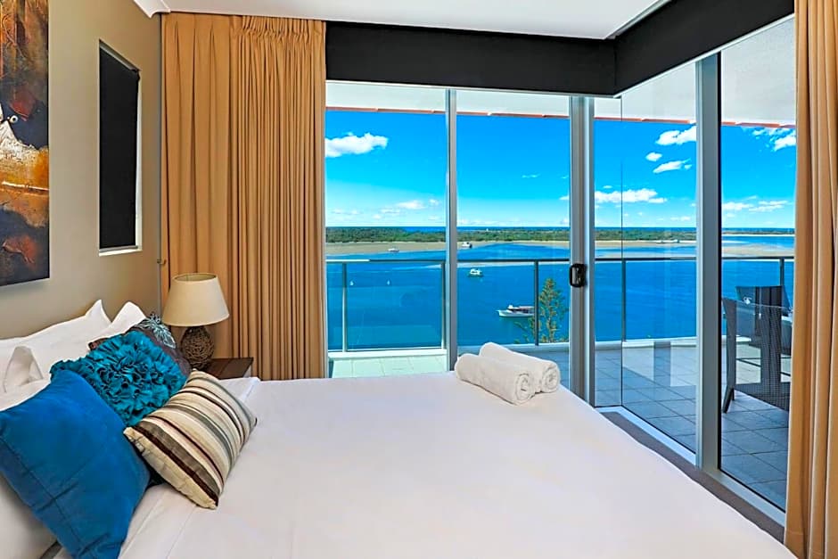 Silvershore Apartments on the Broadwater
