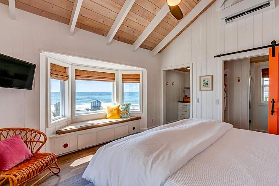 Photo 1 of 6 of 1 King Bed, Sea View