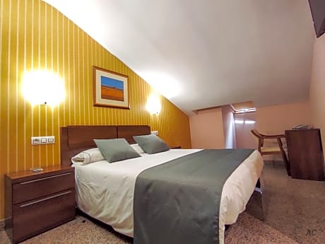 Economic Double Room - Interior views or Sloping celings