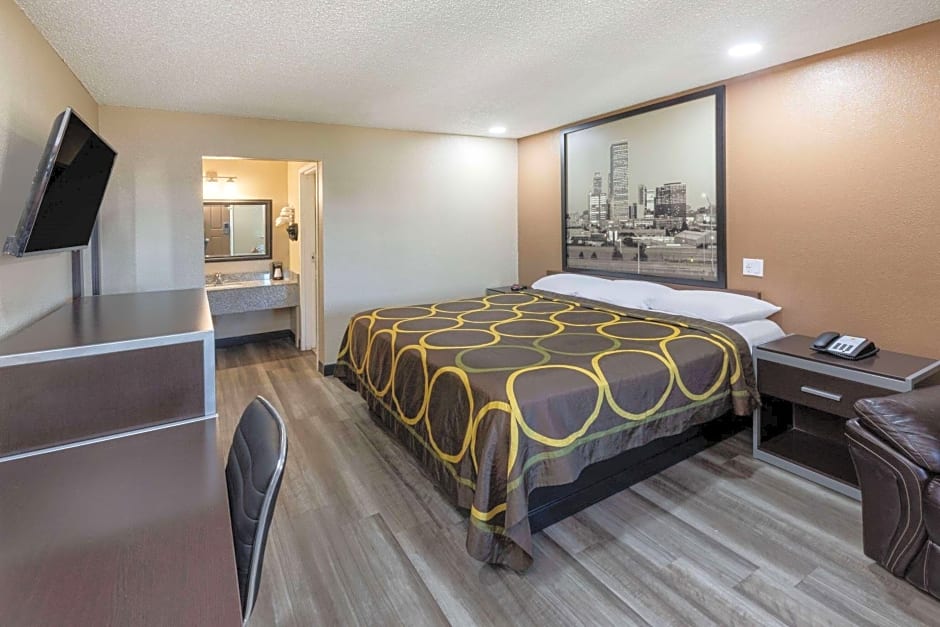 Super 8 by Wyndham Tulsa/Arpt/St Fairgrounds