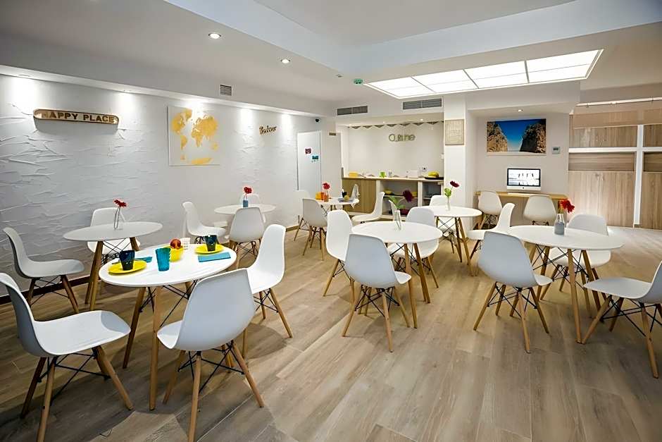 Y Hostel - Albergue Juvenil