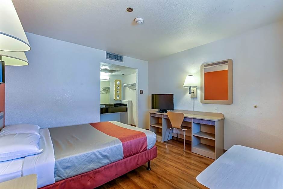 Super 8 by Wyndham Livermore