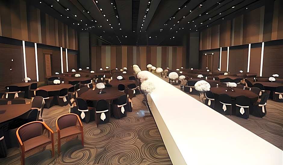 I Square Hotel