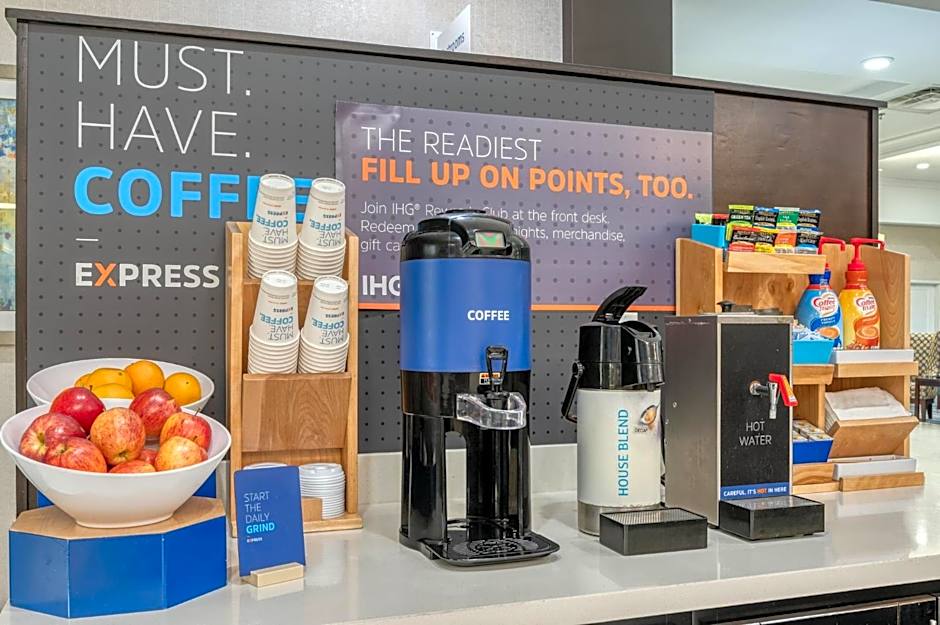 Holiday Inn Express and Suites Edwardsville By IHG