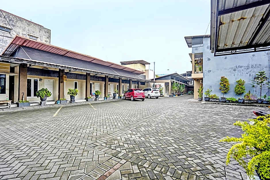 OYO Life 92190 Arya Guest House