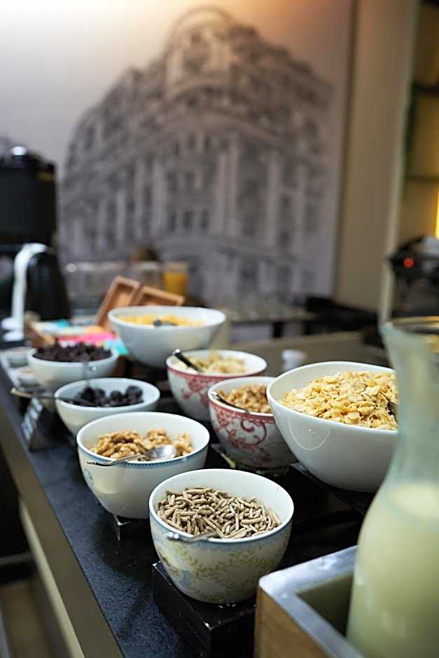 Carles Hotel
