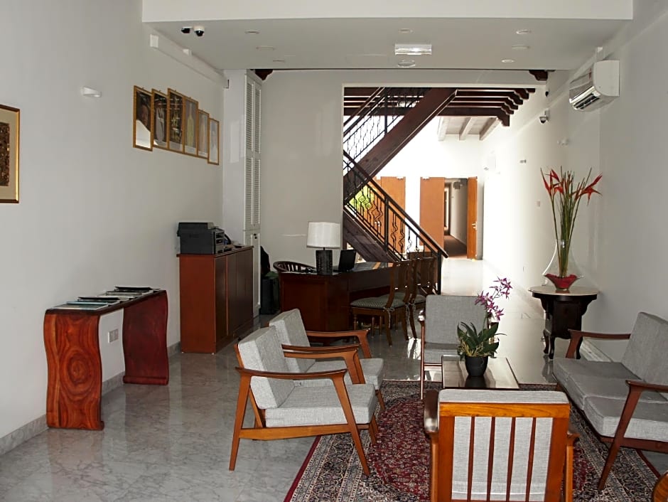 Heeren Straits Hotel