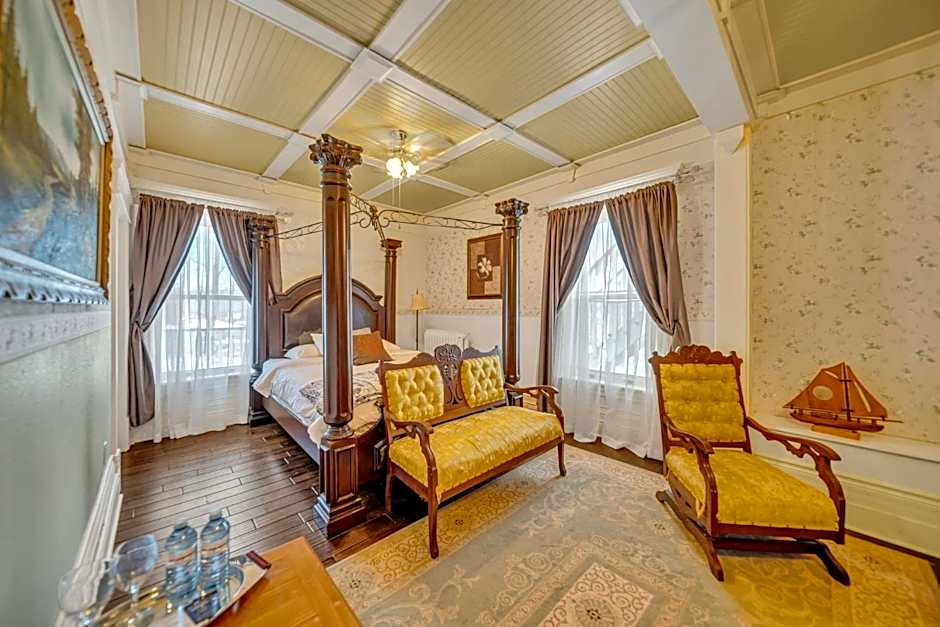 Marmora and Lake Inn and Victorian Diner-2025 Group Reunion Home for up to 32 guests