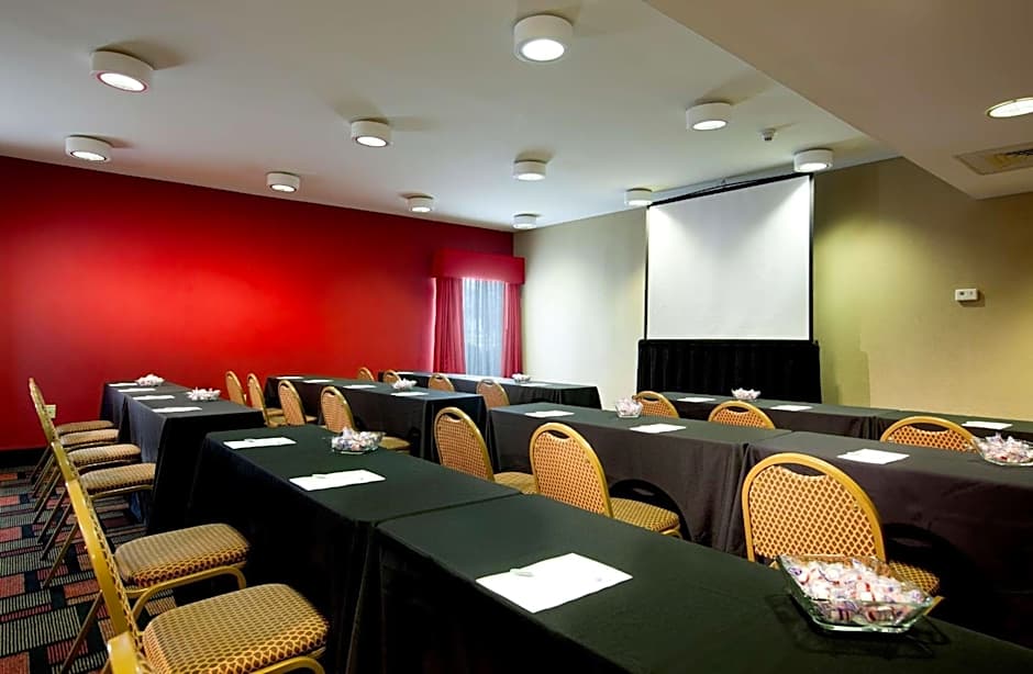 Hampton Inn By Hilton Woodbridge, Nj