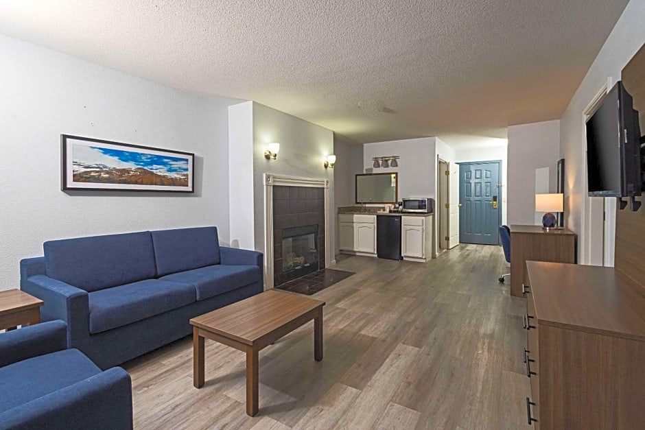 Quality Inn & Suites Tulare