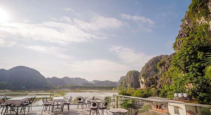 Liberty Hall Tam Coc Hotel & Villa