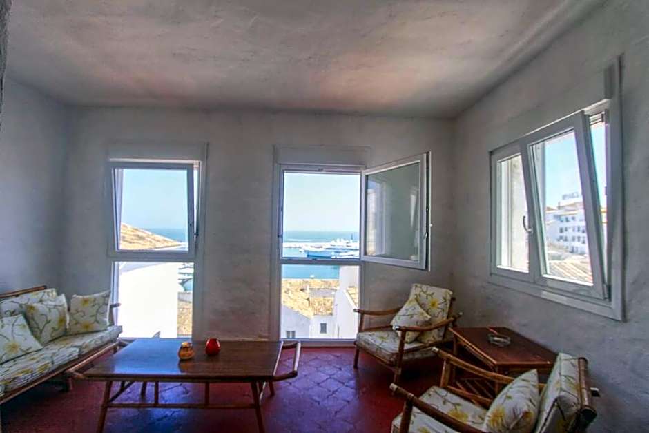 1079 - Frontline Puerto Banus Apartment