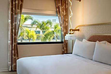 Lanai King Room with Pool View