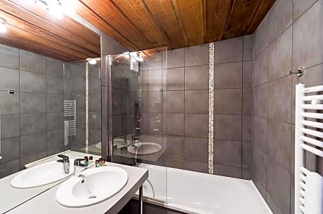 Double Classic Room - Village View