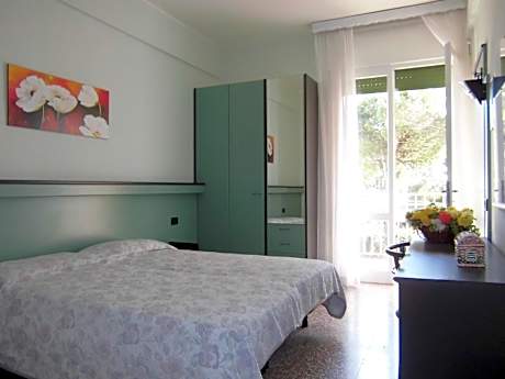 Classic Double or Twin Room with Terrace