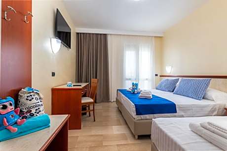 Triple Room with Pool View