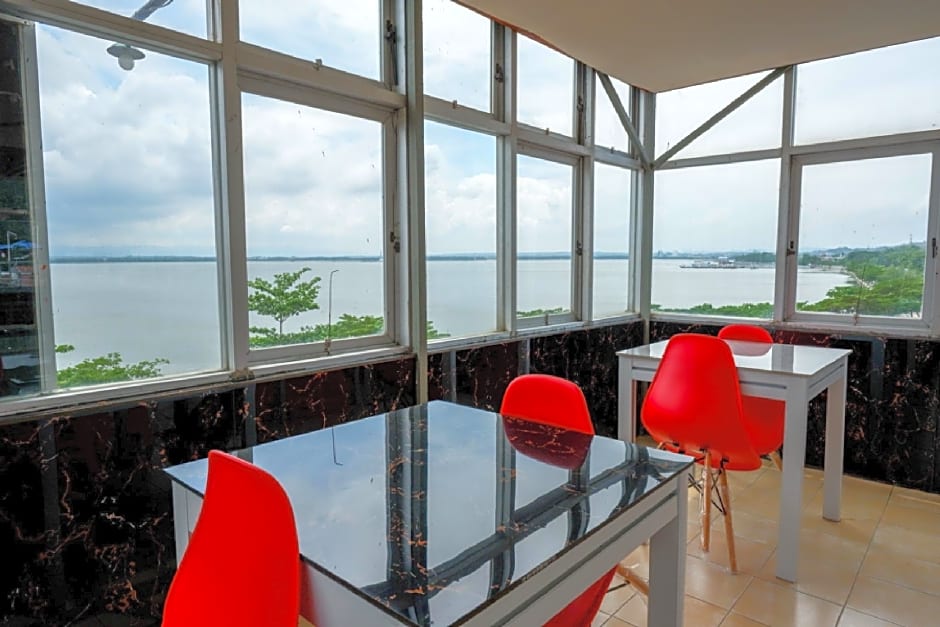 RedDoorz near Kendari Beach 2