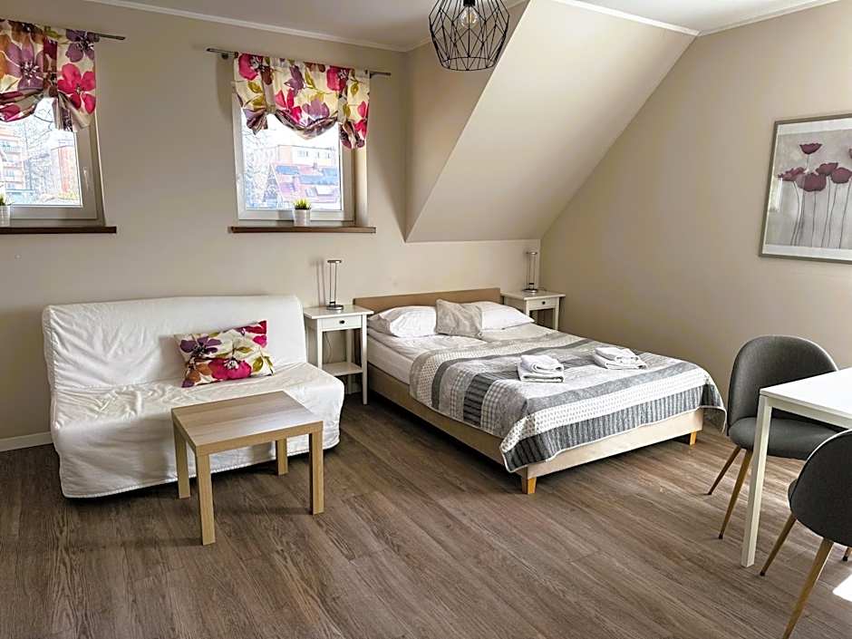 ApartamentyKudowa - Willa Pod Dębami z ogrodem i parkingiem,