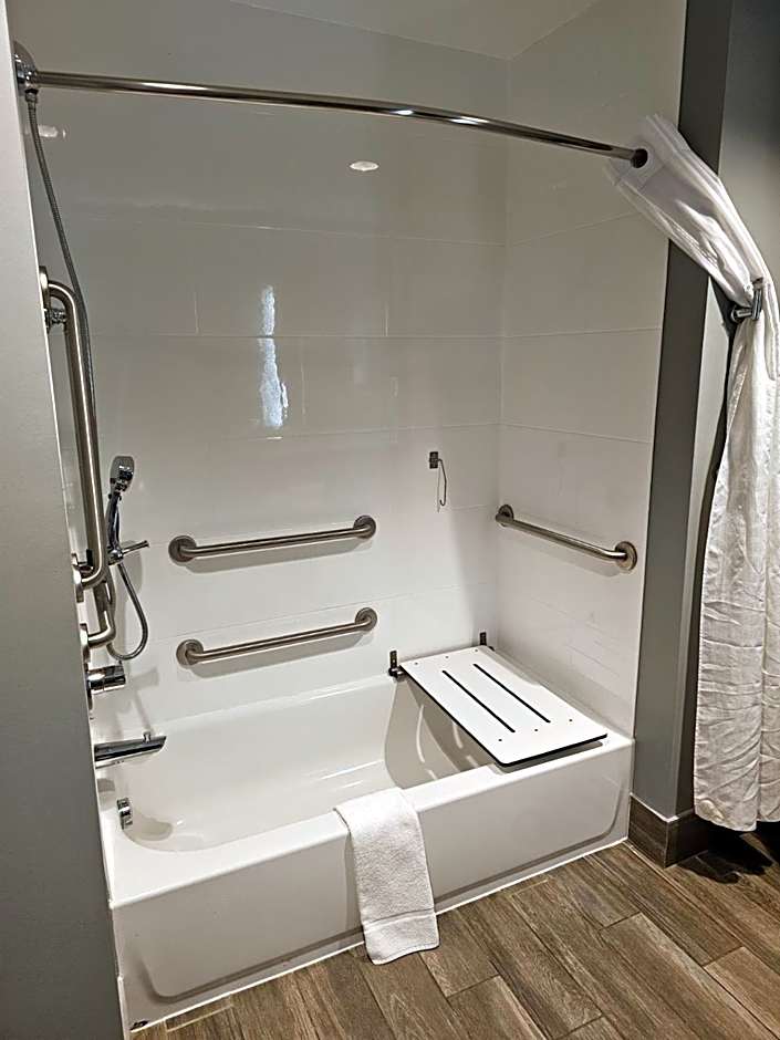 La Quinta Inn & Suites by Wyndham Bardstown