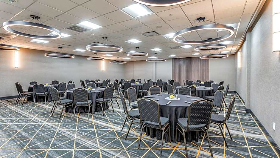 Staybridge Suites Dallas Market Ctr Love Field by IHG