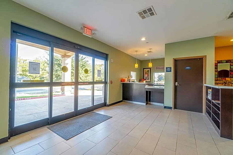Moulton Inn & Suites By OYO
