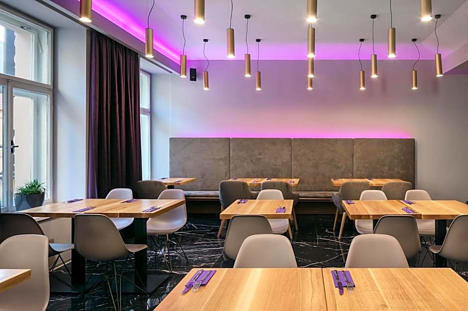 MOODs Charles Bridge