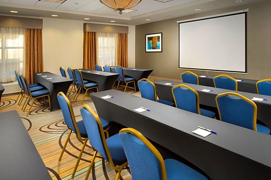 Holiday Inn Express & Suites DFW Airport - Grapevine By IHG