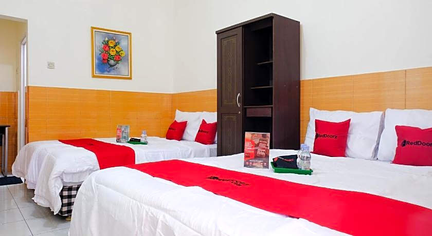 RedDoorz near STAB Syailendra Kopeng