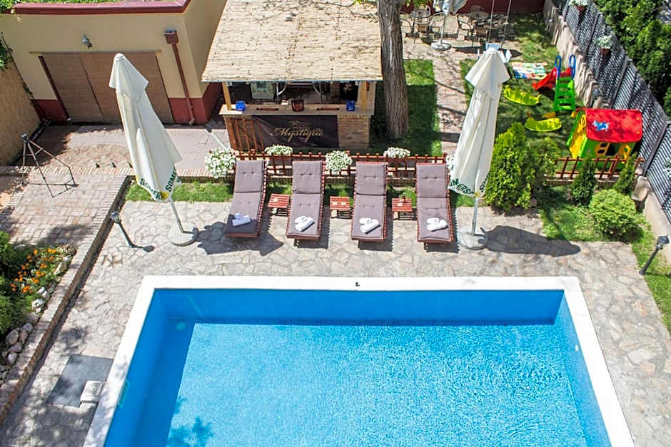Villa Mystique