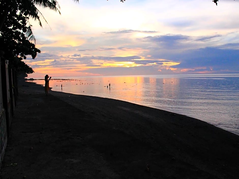 RedDoorz @ July's Haven Seaside Pension Camiguin
