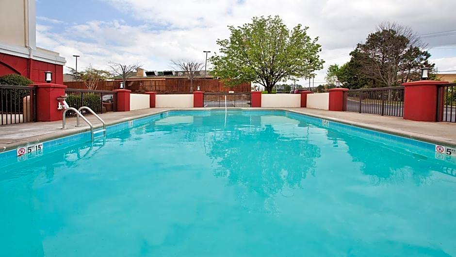 Holiday Inn Express Atlanta West - Theme Park By IHG