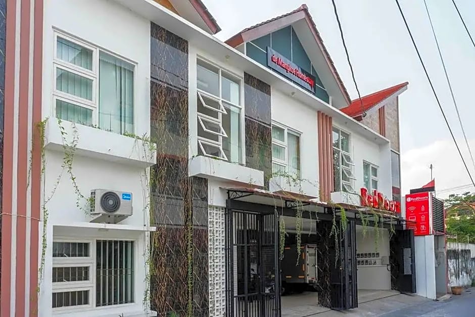 De Mangkoe Homestay by RedDoorz – Banjarsari, Surakarta, SD