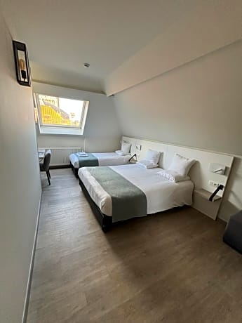 Triple Room with Bathroom