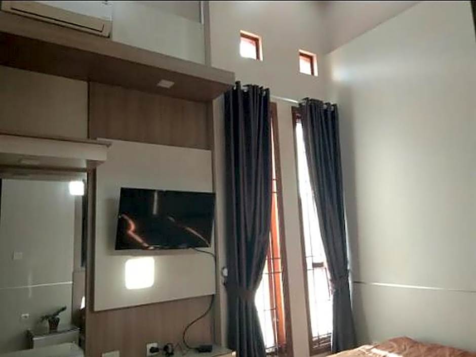 Kedai Oma Syariah Mitra RedDoorz