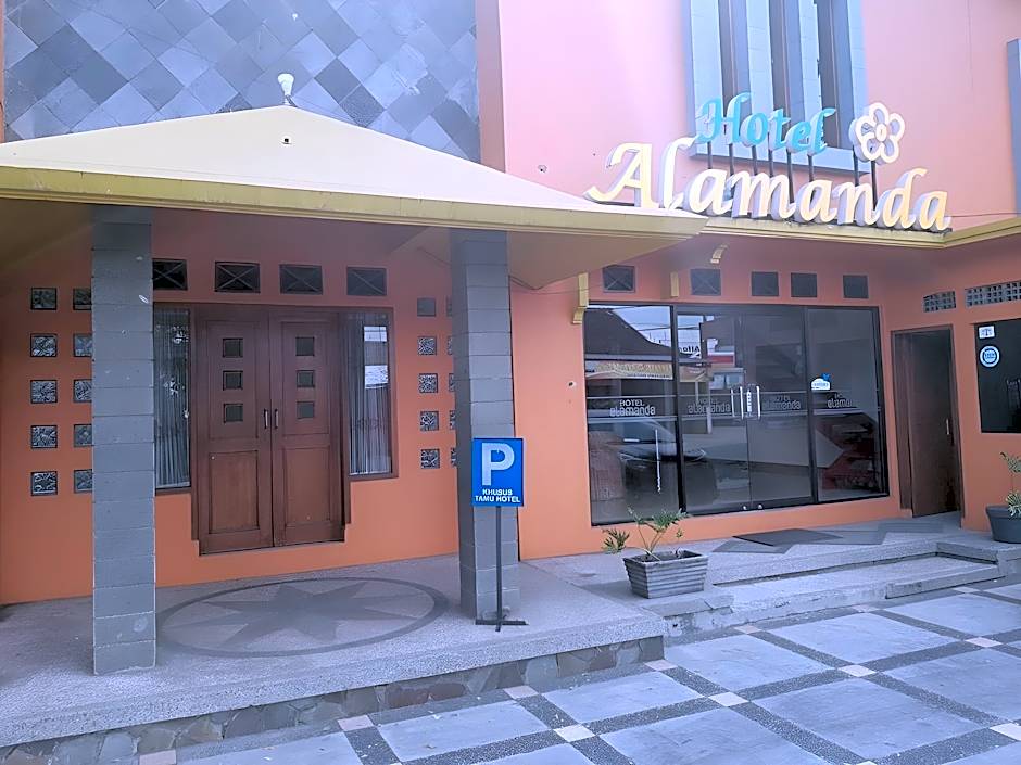 RedDoorz Plus @ Otista Garut