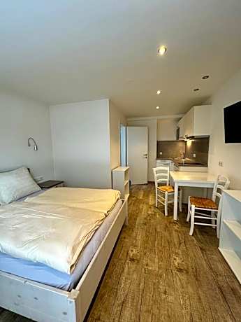 Studio Apartment with Queen Bed