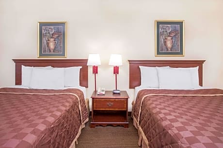 2 Queen Beds Non-Smoking