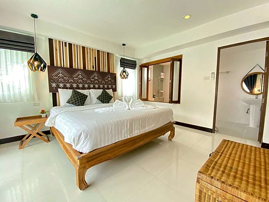 Photo 1 of 9 of 1 King Bed Suite, Balcony