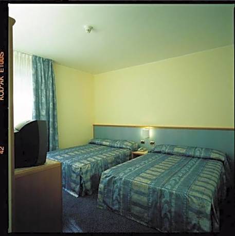 Family Room (2 Adults + 2 Children)