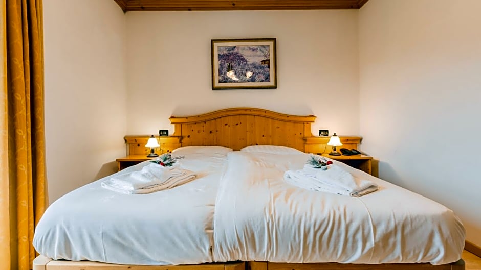 HOTEL DOLOMITI di De Martin D Oscar