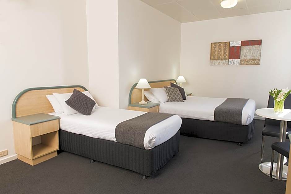 Adelaide Riviera Hotel