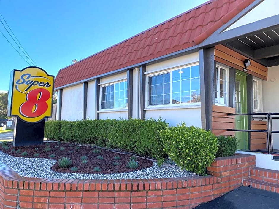 Super 8 by Wyndham Monterey
