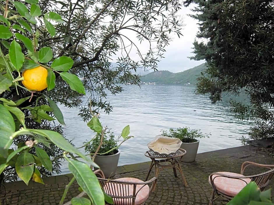 L'Oleandro sul Lago d'Iseo B&B