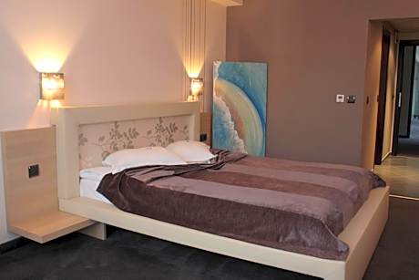 Deluxe Double or Twin Room - Free Pool & Gym