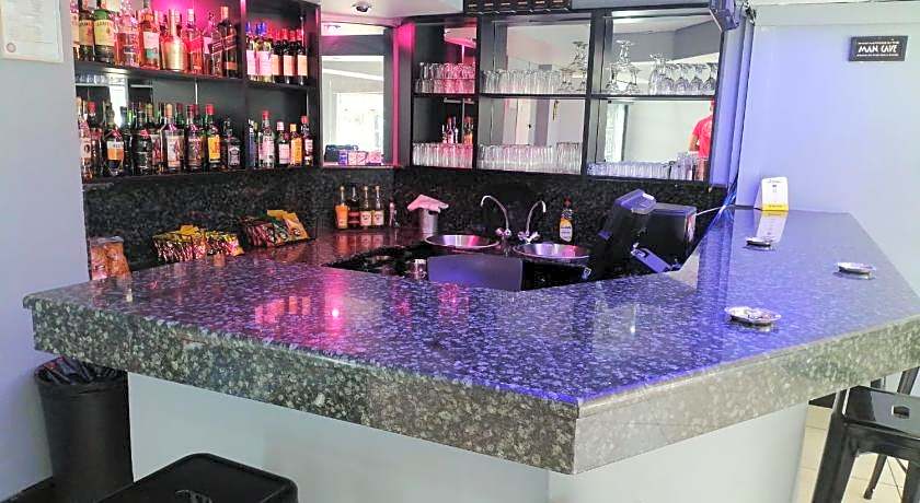 Airport Inn And Suites