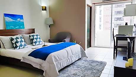 Standard Queen Non-Smoking