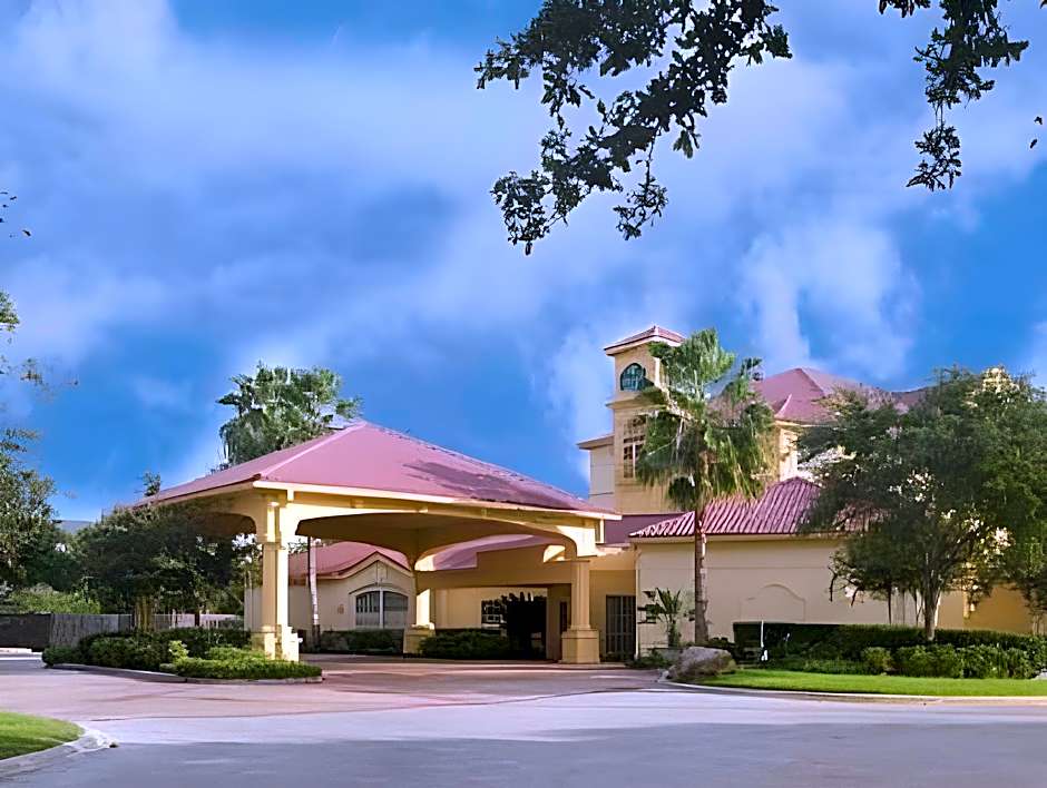 La Quinta Inn & Suites by Wyndham Houston West Park 10